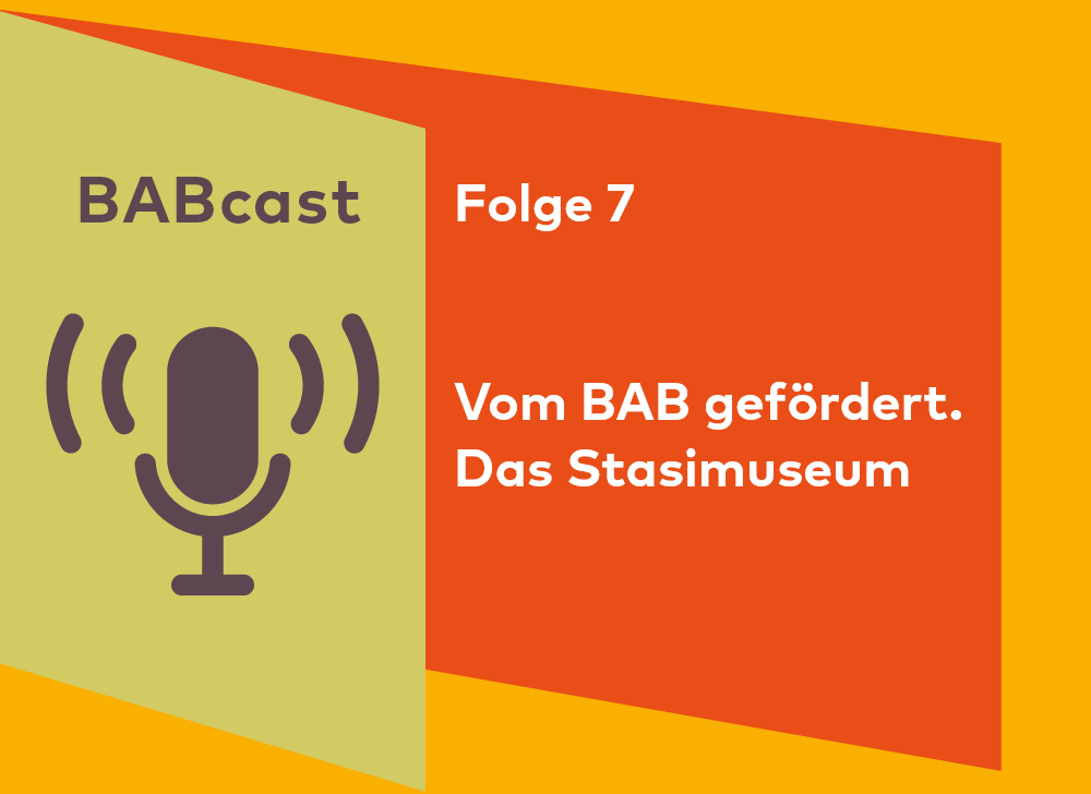 Cover BABcast Folge 7 - Vom BAB gefördert. Das Stasimuseum