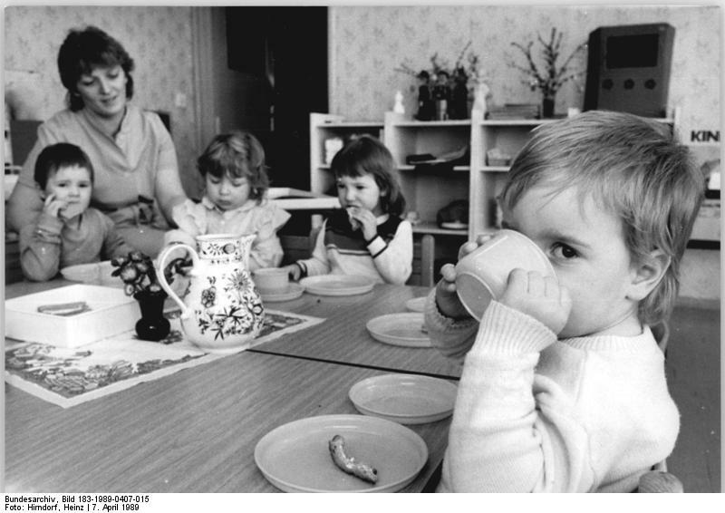 Kramsdorf 1989, Krippenkinder beim Essen