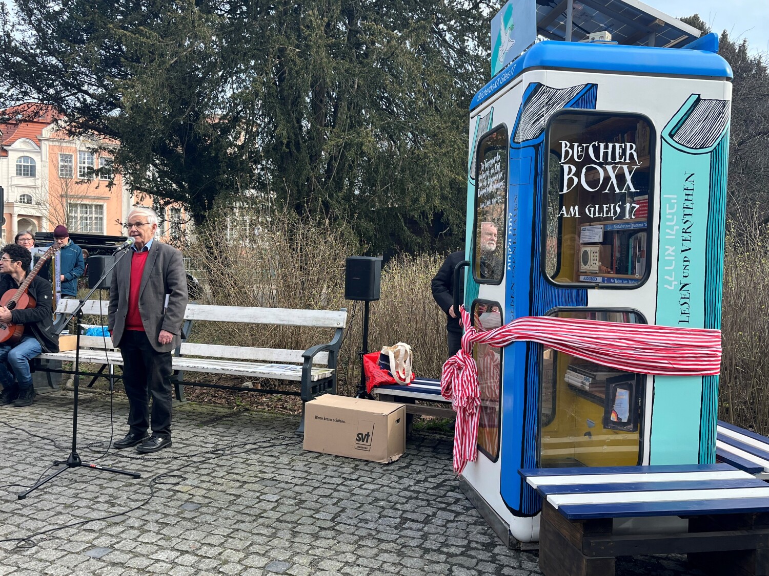 neue Bücherbox am Bahnhof Grunewald/Gleis17 - Konrad Kutt