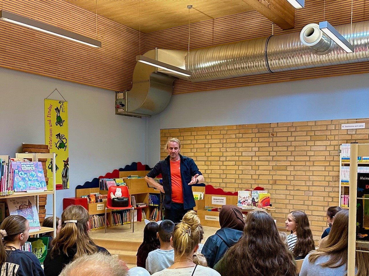 zauberer jan gerke in der stadtbibliothek-halemweg