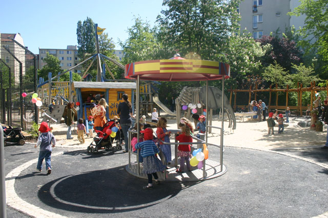 Spielplatz Nikolsburger Platz bei der Wiedereröffnung am 4.5.2007