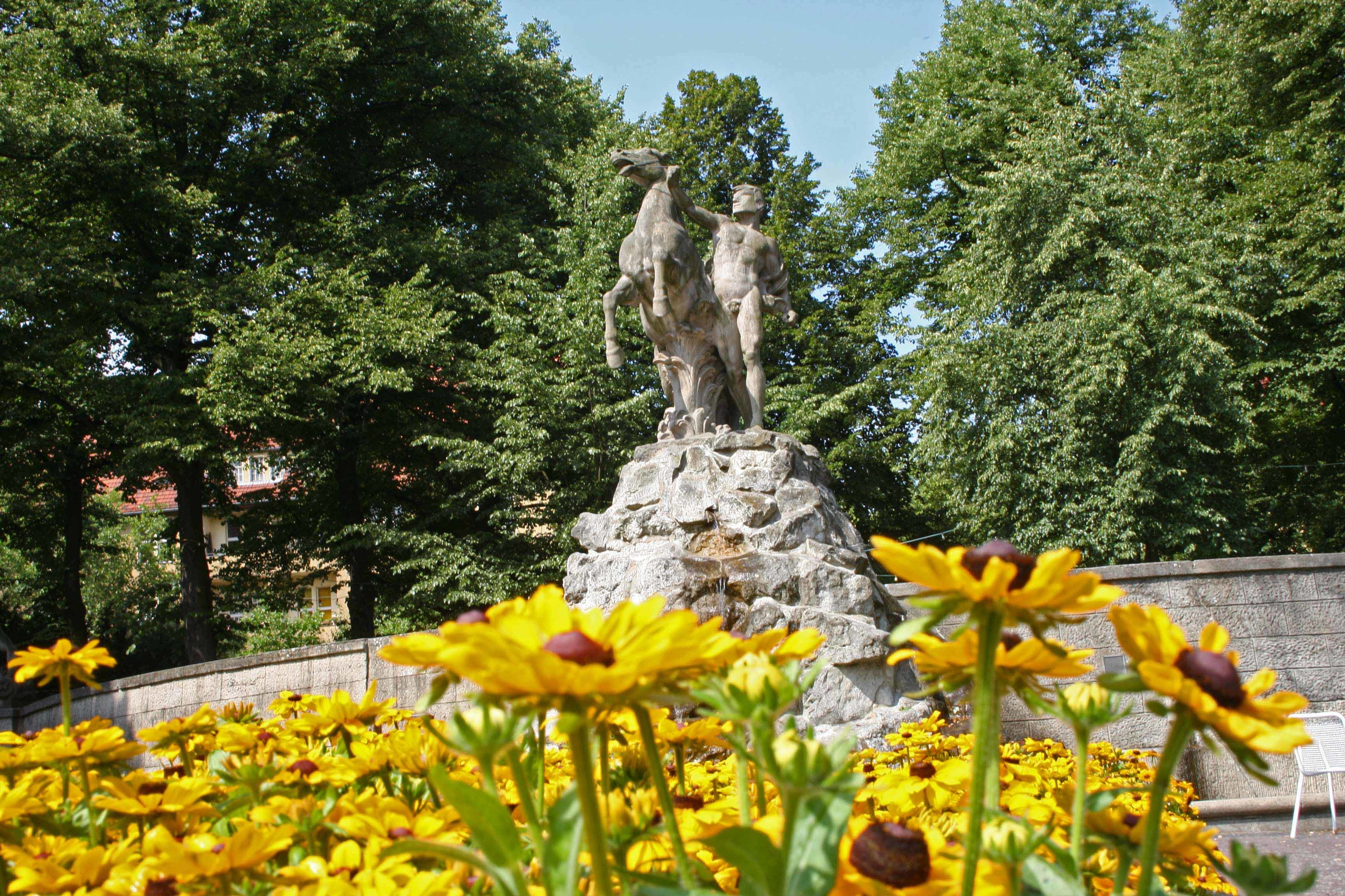 Siegfriedbrunnen auf dem Rüdesheimer Platz Berlin.de