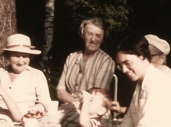 Eva Reichenbach Besuch bei den Victorson-Schwestern 1967, v.l. Lily, Irene, Eva, dahinter Elsa. Unten Mitte Evas Sohn Fernando