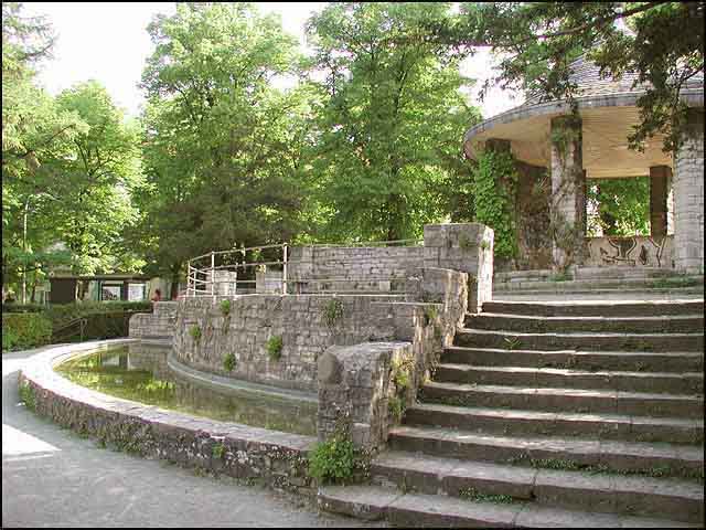 Aktuelles Foto - Pavillon und Brunnenwand