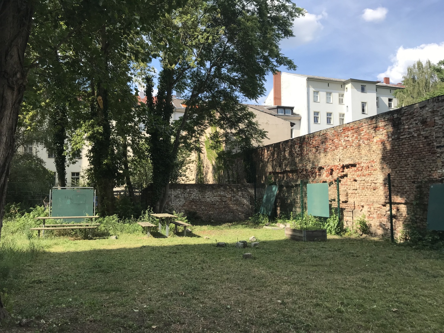 Fläche für das Grüne Klassenzimmer an der Nehring-Grundschule vor der Umgestaltung_2020