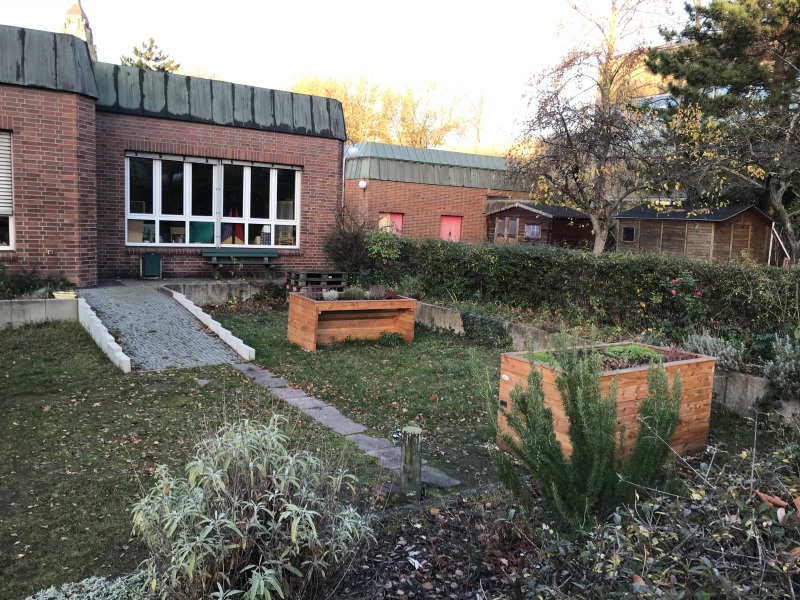 unterfahrbare Hochbeete im Schulgarten der Arno-Fuchs-Schule_2020