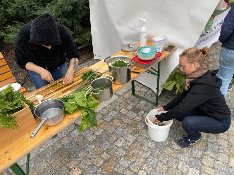 Zubereitung eines Gemüseeintopfs und Verwertung der Bioabfälle zu Bokashi