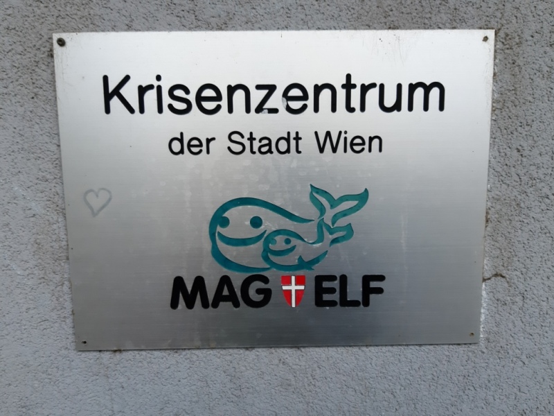 Am Eingang zum Krisenzentrum