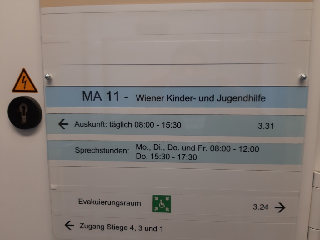 Türschild der Kinder- und Jugendhilfe im Magistratischen Bezirksamt 15