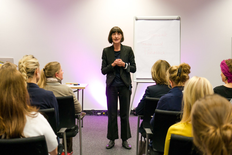 Feminale, Frauen und Führung, Veranstaltungsreihe, Volkshochschule Charlottenburg-Wilmersdorf