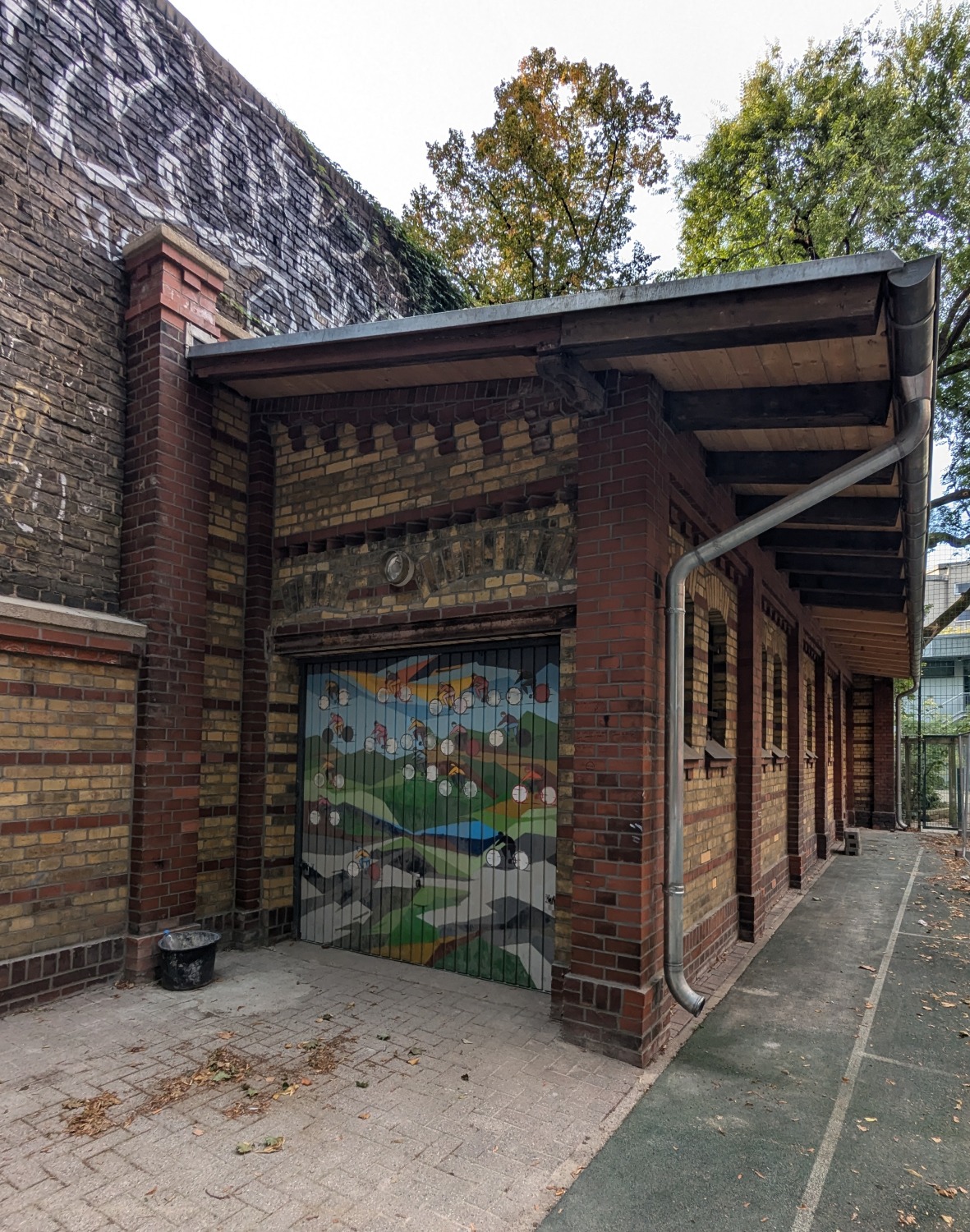 Albrecht-von-Graefe-Schule, Remise im Hof (im Bau), 24.09.2024