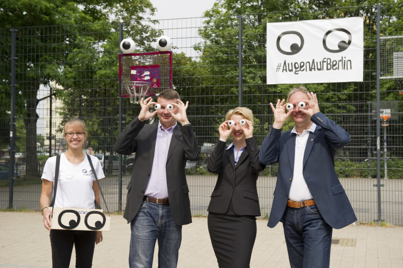 Annemirl-Bauer-Platz mit visitBerlin,BSR, Bezirk