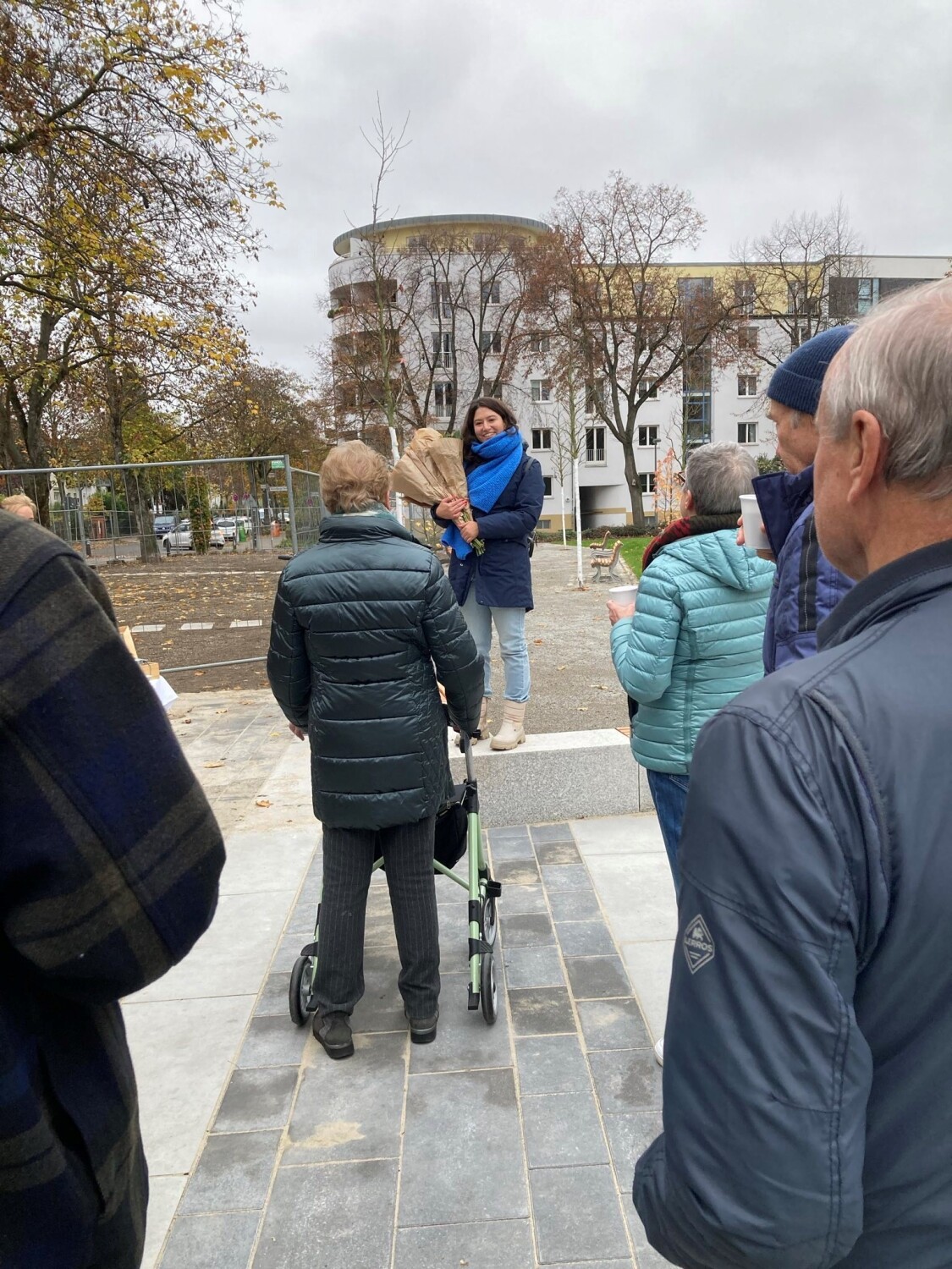 Stadträtin hält Rede