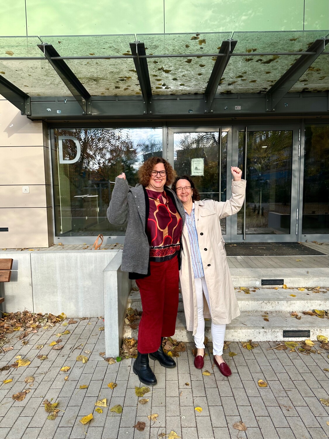 Bezirksstadträtin für Jugend, Camilla Schuler, und Bezirksstadträtin für Schule und Sport, Sandy Mattes, beim Kitasportfest.