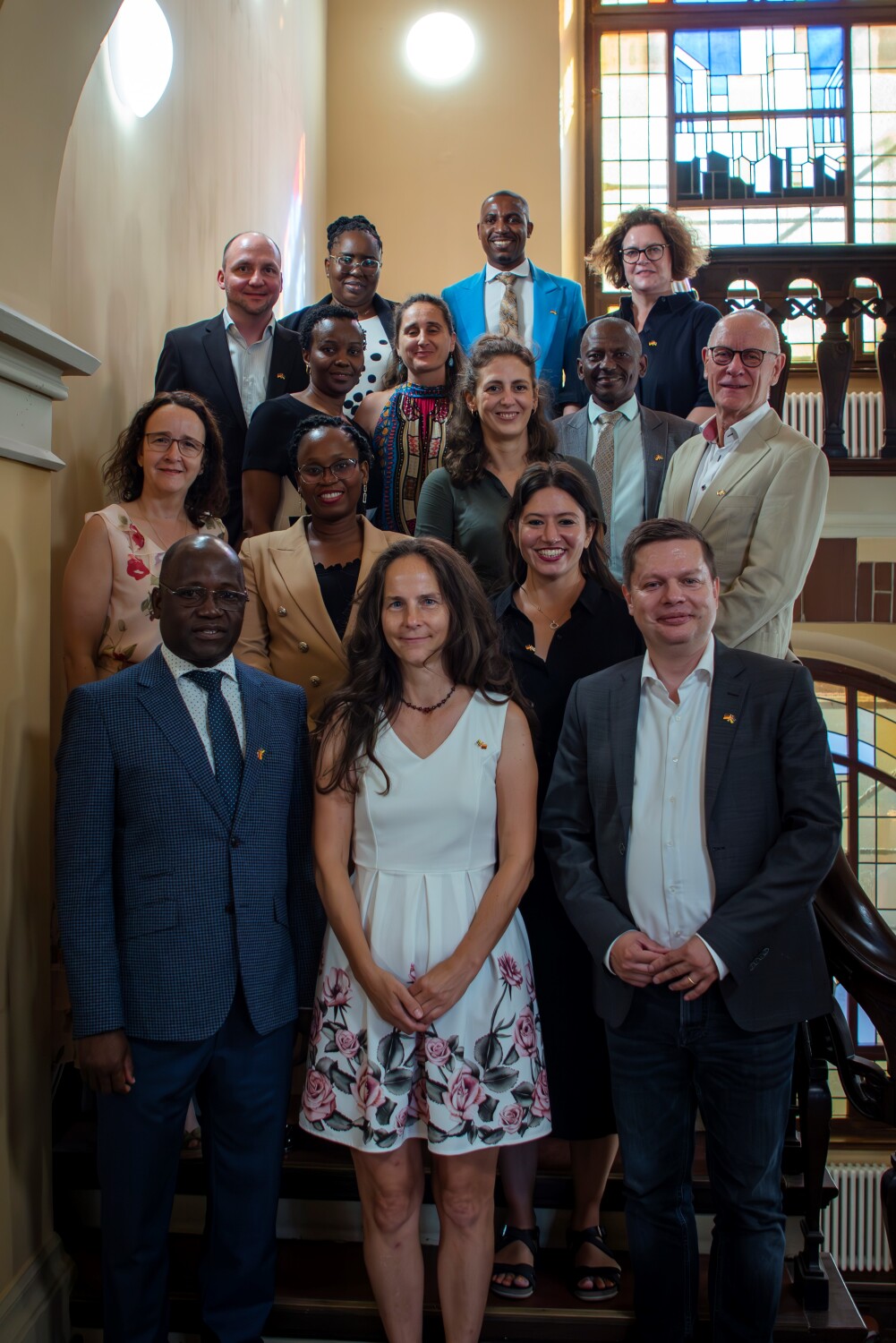 Bezirksbürgermeister Martin Schaefer und Mitglieder des Bezirksamtes Lichtenbergs gemeinsam mit der Delegation aus Maputo und der Städtepartnerschaftsbeauftragten.