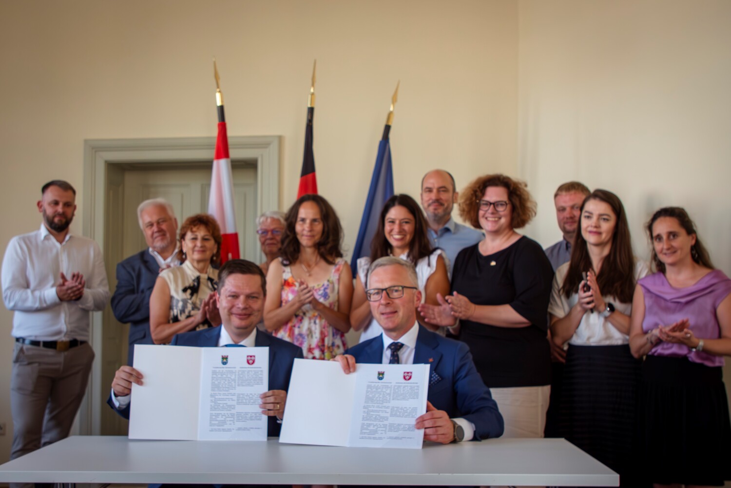 Bezirksbürgermeister Martin Schaefer und Mitglieder des Bezirksamtes Lichtenbergs gemeinsam mit der Delegation aus Jurbarkas und der Städtepartnerschaftsbeauftragten.