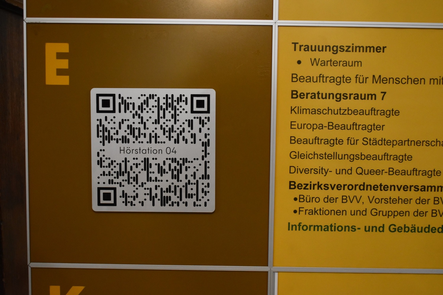 2024-10-02-pm-hoerstationen-im-und-am-rathaus-lichtenberg-2-ba-lichtenberg.jpg