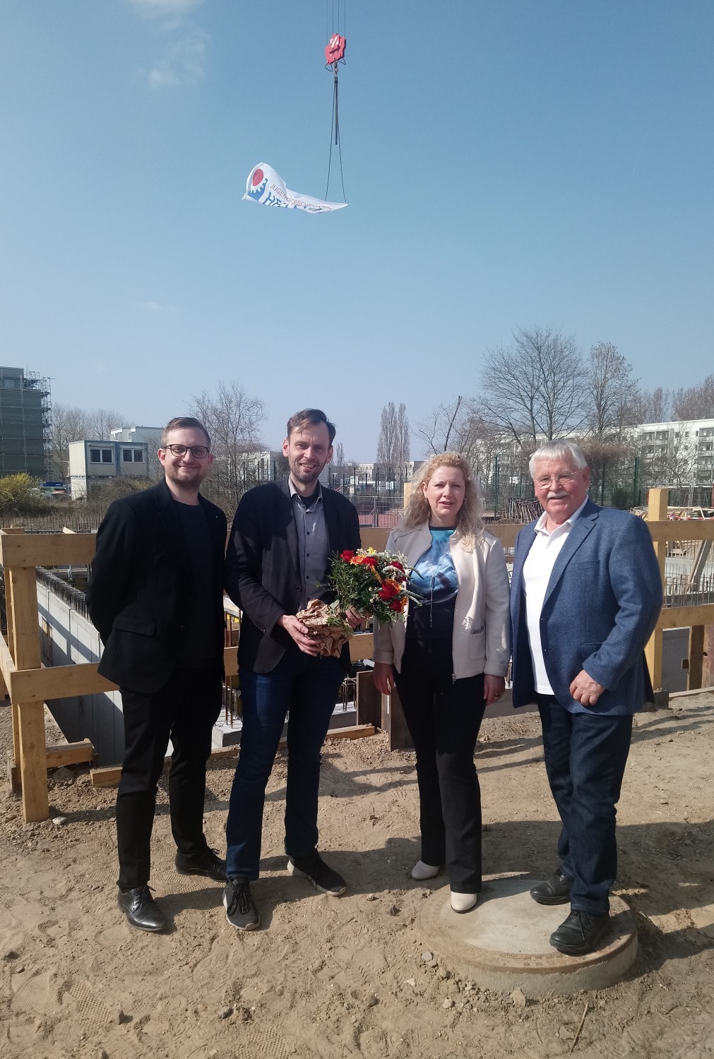 Herr Horn Vorstand/Direktor Archenhold-Sternwarte & Zeiss-Großplanetarium, Bezirksstadtrat Herr Dr. Kühne, Frau Dr. Schlösser von der Senatsverwaltung für Bildung, Jugend und Familie sowie Prof. Wedekind (v.l.n.r.)