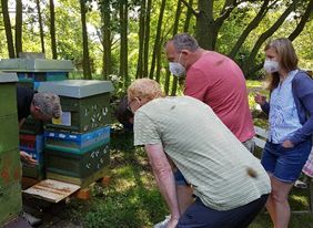 Bienenlehrgarten im Juli 2021 - WIndelkontrolle