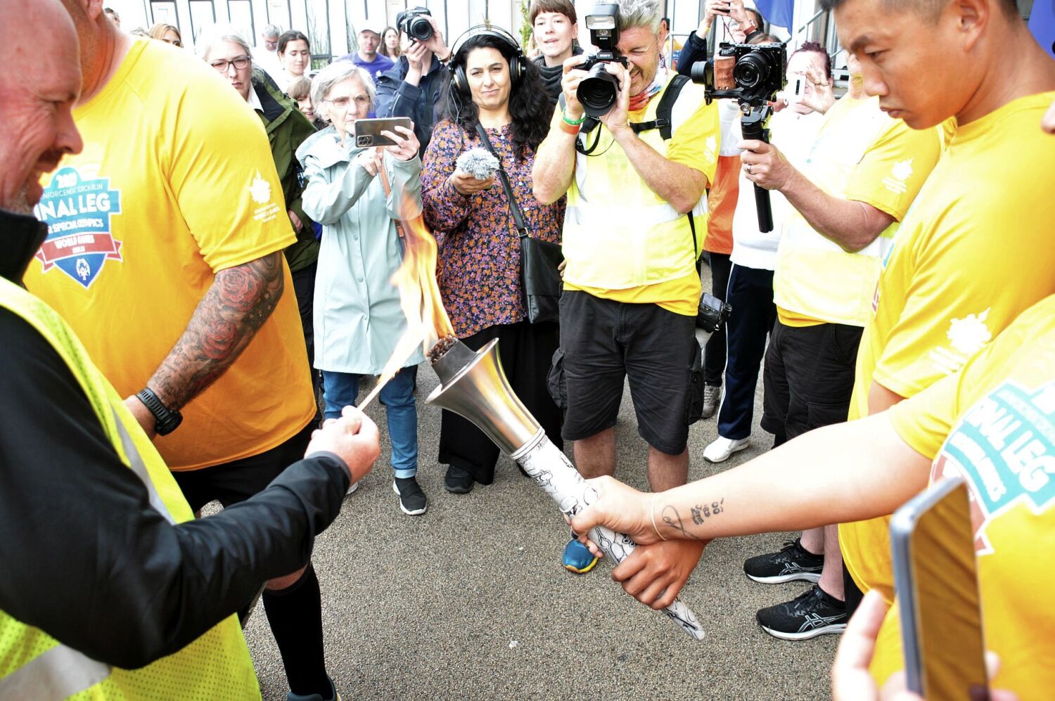 Fackellauf Special Olympic World Games Berlin 2023 - Entzünden der Fackel mit dem olympischen Feuer