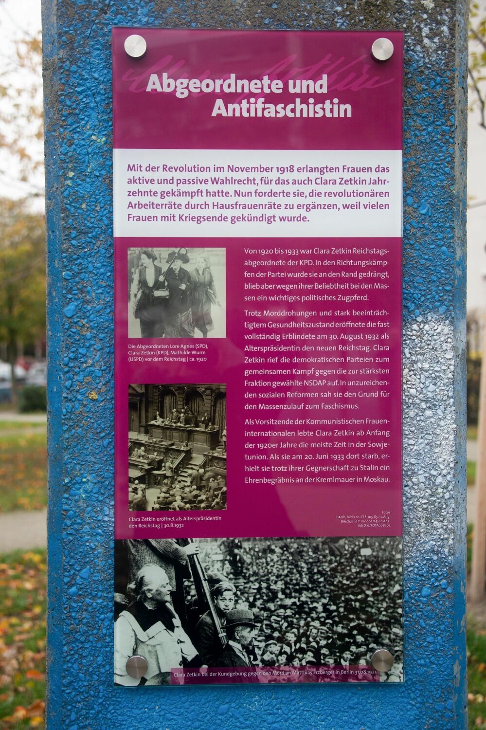Neue Informationstafeln im Clara-Zetkin-Park in Marzahn-Nord enthüllt - 'Abgeordnete und Antifaschistin'