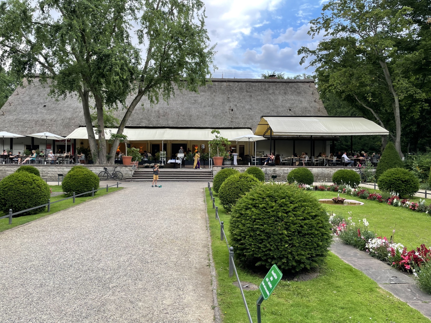 Verleihung der Bezirksverdienstmedaille 2021 am 24.06.2022 im Teehaus