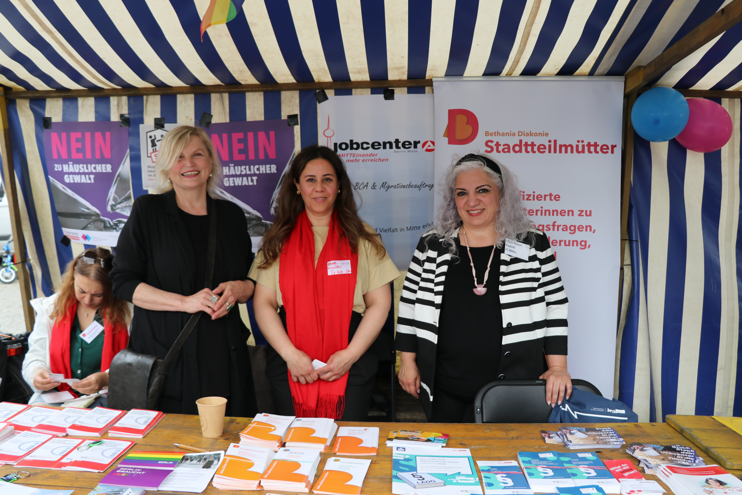 Stadtteilmütter am Stand beim "Rathaus vor Ort"