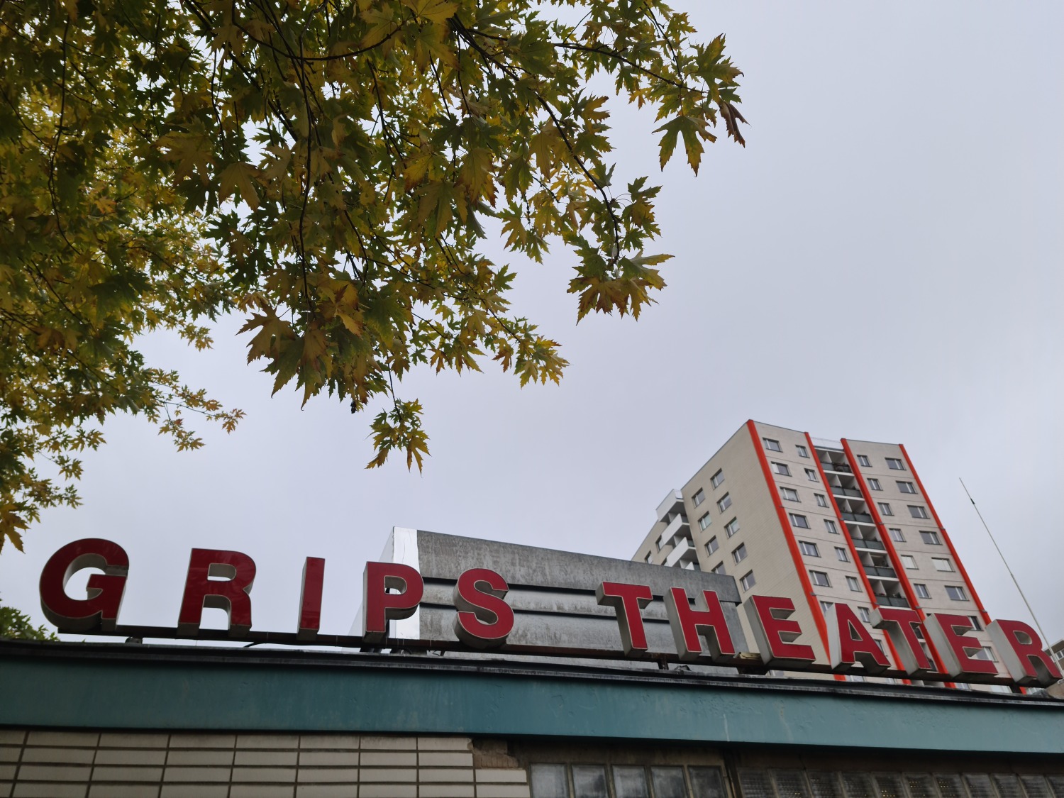 Der Eingang zum GRIPS-Theater.