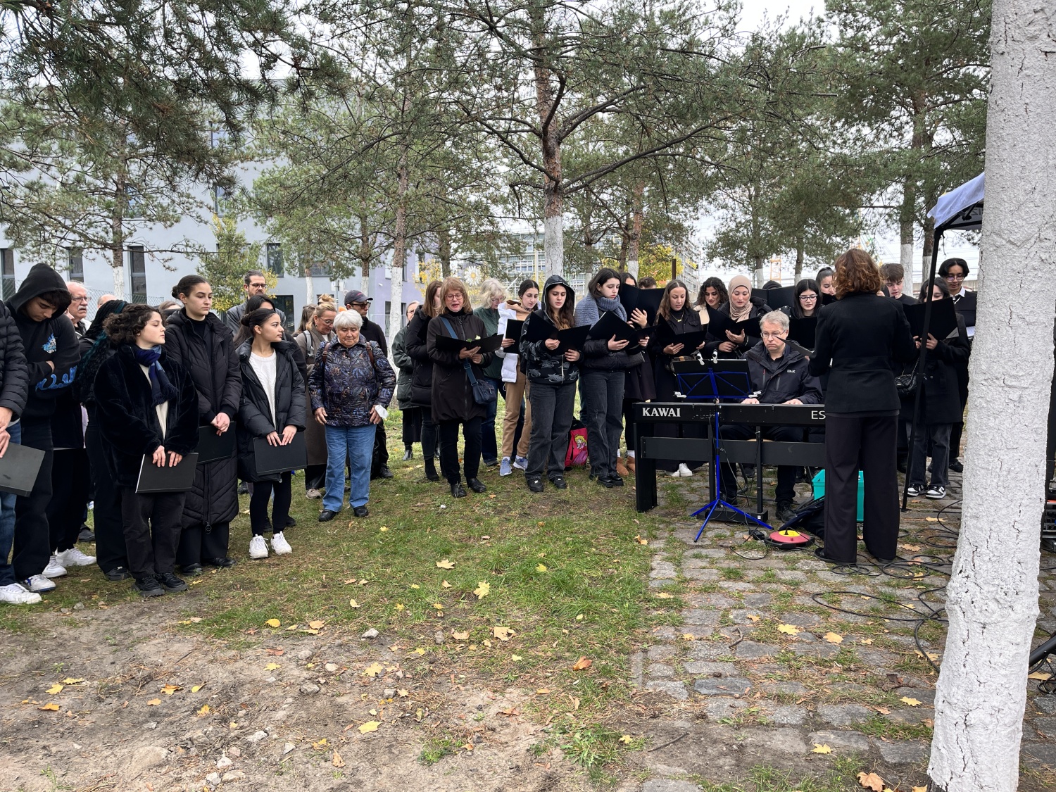 Der Chor der Theodor-Heuss-Gemeinschaftsschule begleitete die Veranstaltung musikalisch.