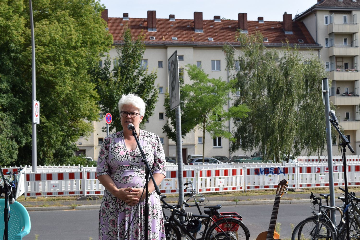 In ihrer Ansprache bedauerte Bezirksbürgermeisterin Stefanie Remlinger, dass es von der BVV-Entscheidung bis zur Umbenennung sechs Jahre gedauert hat.