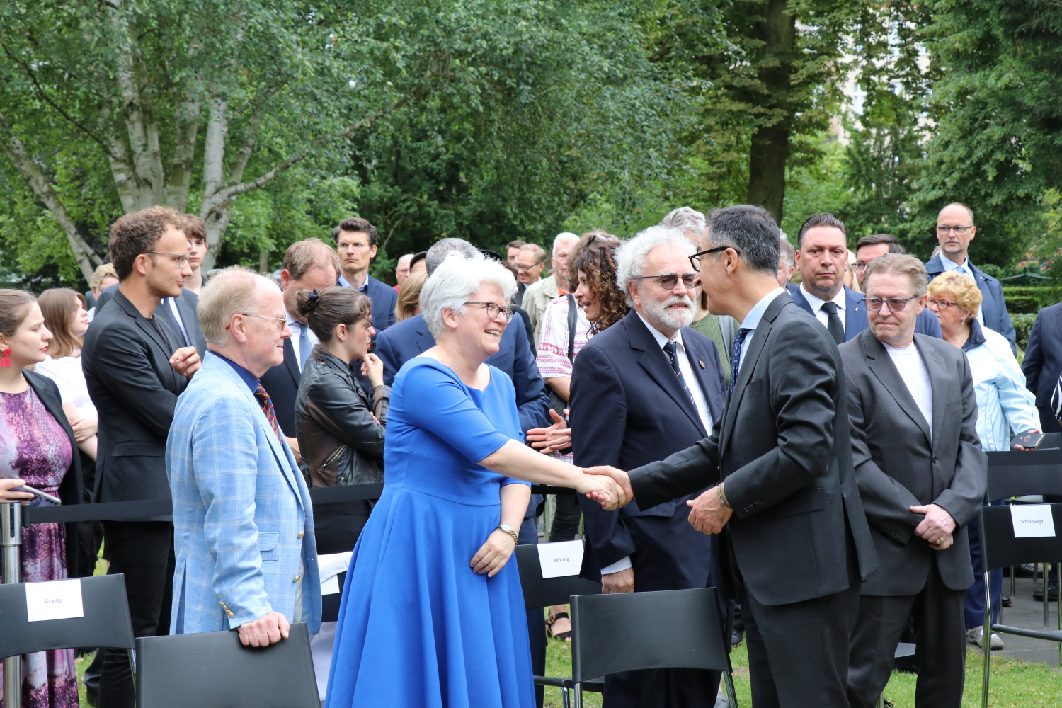 Bezirksbürgermeisterin Stefanie Remlinger und Bundesminister Cem Özdemir.