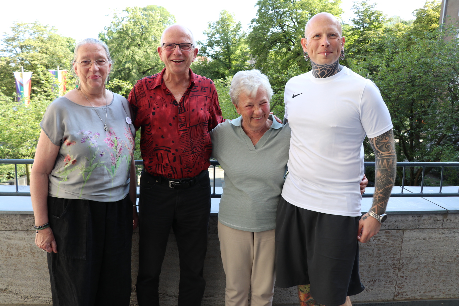 Angelika Krüger, Hans-Georg Rennert und Tobias Angelika Krüger, Hans-Georg Rennert und Tobias Wolf wurden mit der Bezirksverdienstmedaille ausgezeichnet.Wolf wurden mit der Bezirksverdienstmedaille ausgezeichnet.