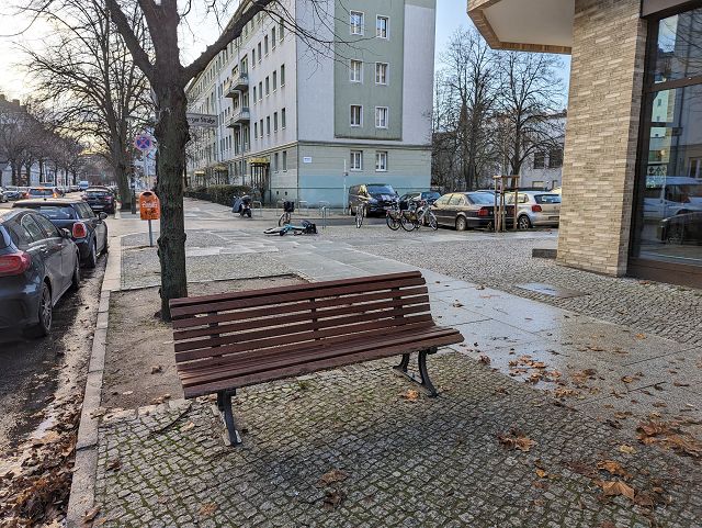 Sitzbänke im öffentlichen Straßenland