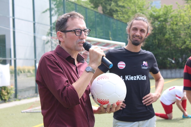 Talkrunde mit dem Bezirksbürgermeister Stephan von Dassel (links) und Michael Jopp von der Berliner Kampagne "Berliner Sport - Rund um fair"
