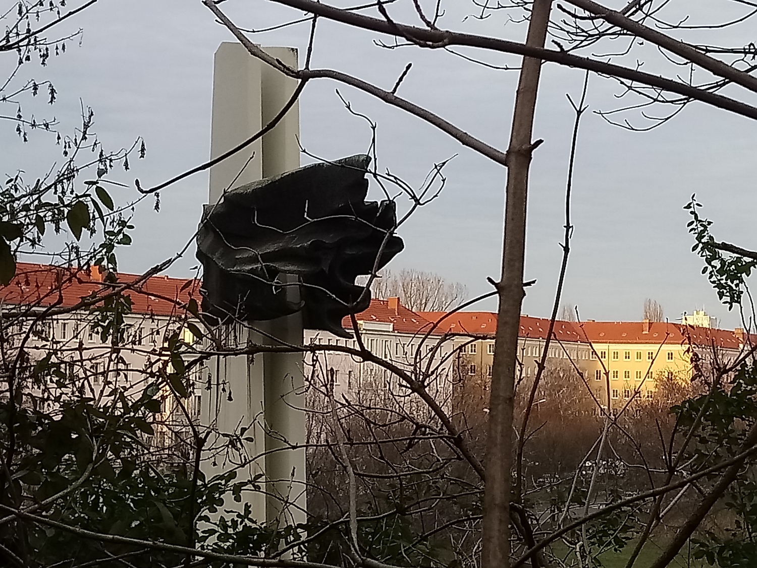 Blick vom Kleinen Bunkerberg auf das Denkmal, Foto 2019