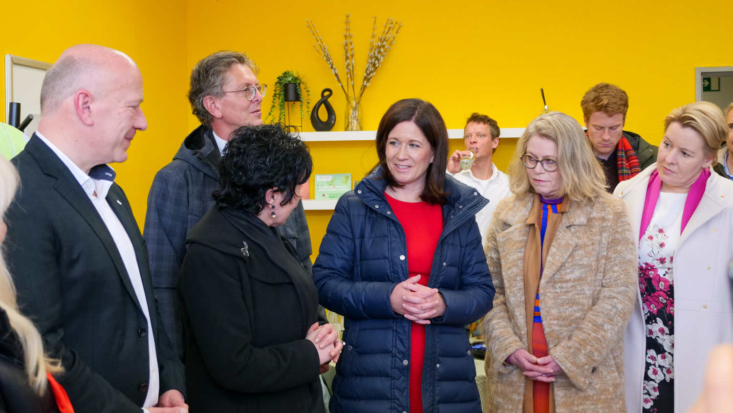 Im Familiengrundschulzentrum der Lauterbach-Schulen im Märkischen Viertel informierten sich die Politiker über das Projekt „Mitlernen. Mitkommen.“