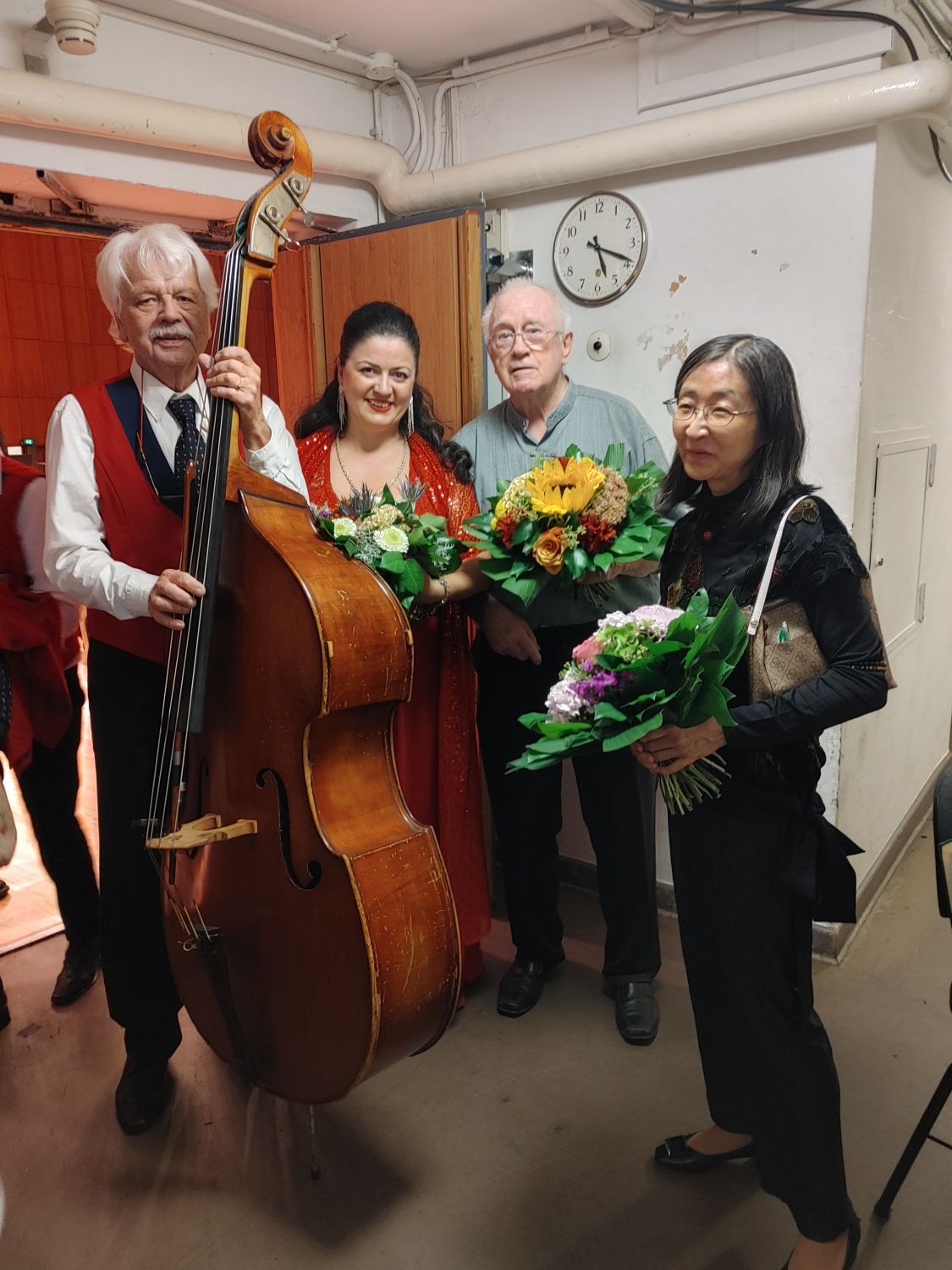 v.l.n.r.: Kristina Gordadze (Sopranistin), MD Günter Krause (Dirigent) und Yukari Ishimoto (Dirigentin und Pianistin)