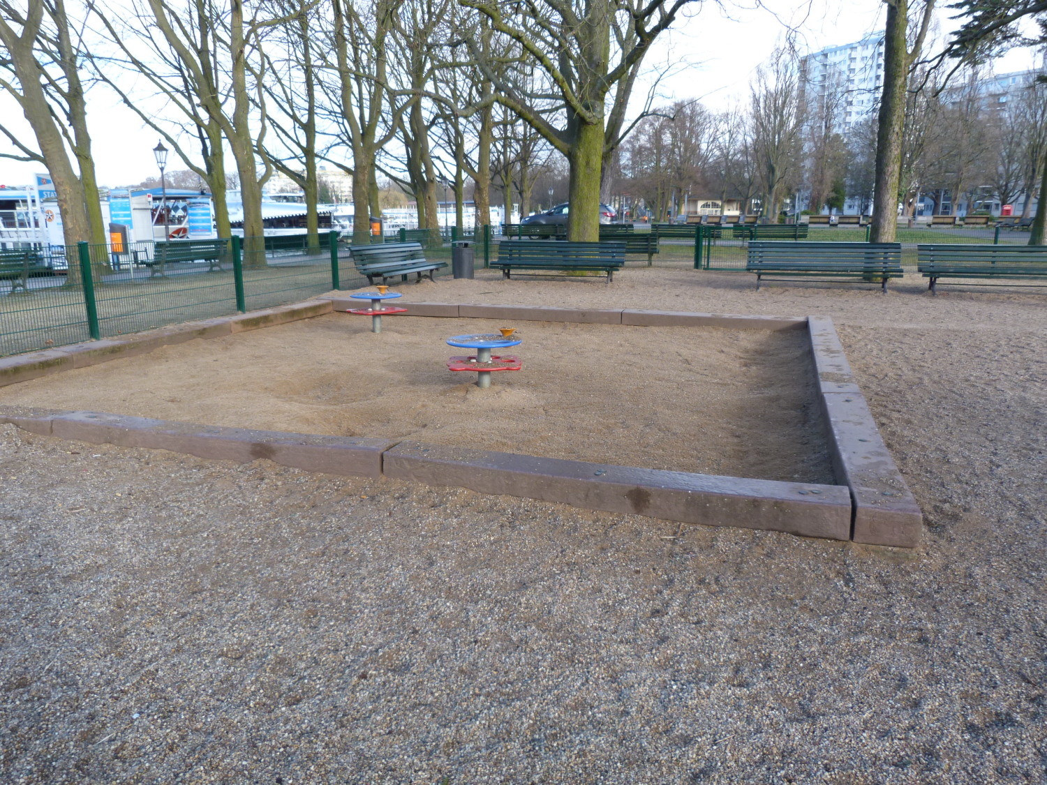 Spielplatz Greenwichpromenade 7