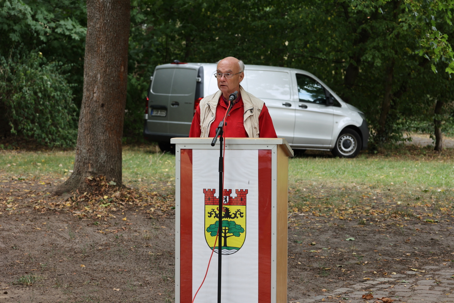 Autor des Stelentextes Dr. Wolfgang Ellerbrock bei seiner Rede