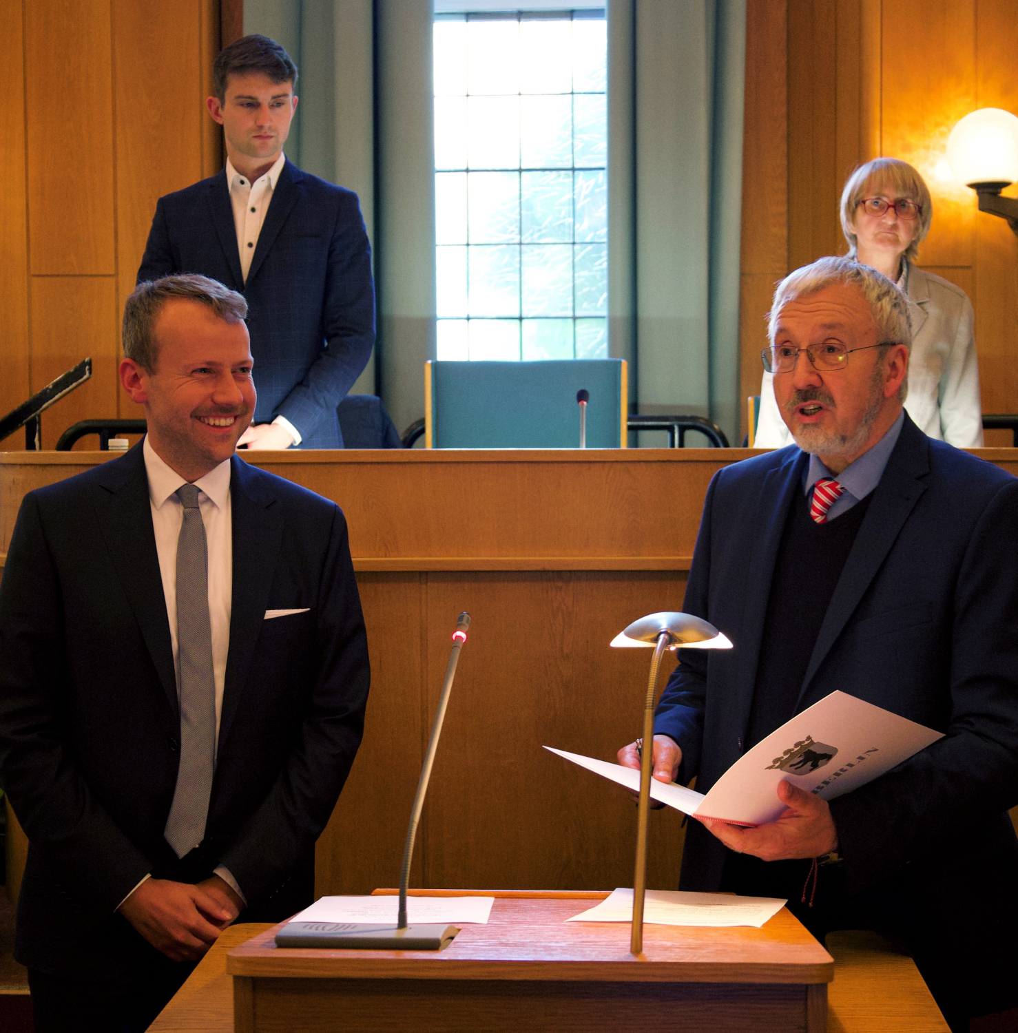 Bezirksstadtrat Patrick Steinhoff (links) und Bezirksverordnetenvorsteher René Rögner-Francke (rechts)