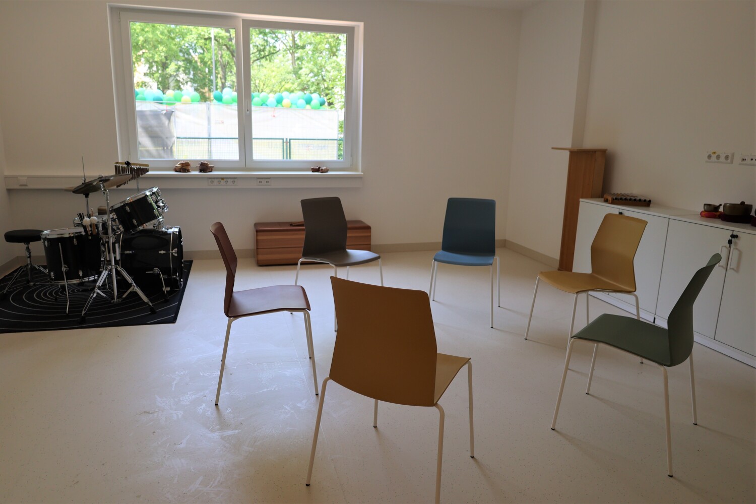 Raum mit Musikinstrumenten in der Elisabeth-Klinik