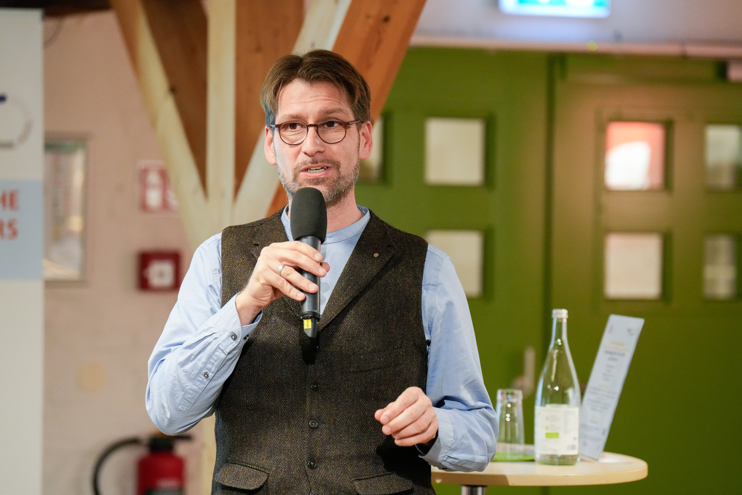 Steffen Otte präsentiert beim RegioTALK in der Domäne Dahlem