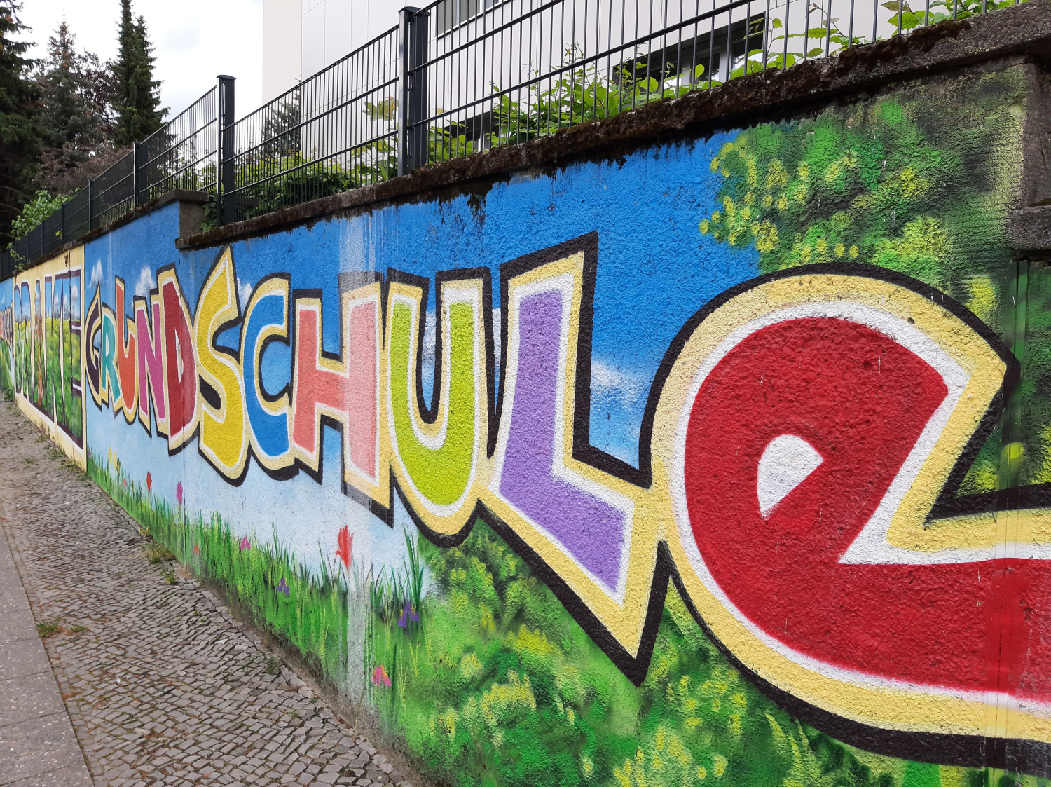 Friedrich-Drake-Grundschule - Graffiti-Schriftzug Drakestraße - 27.05.2021