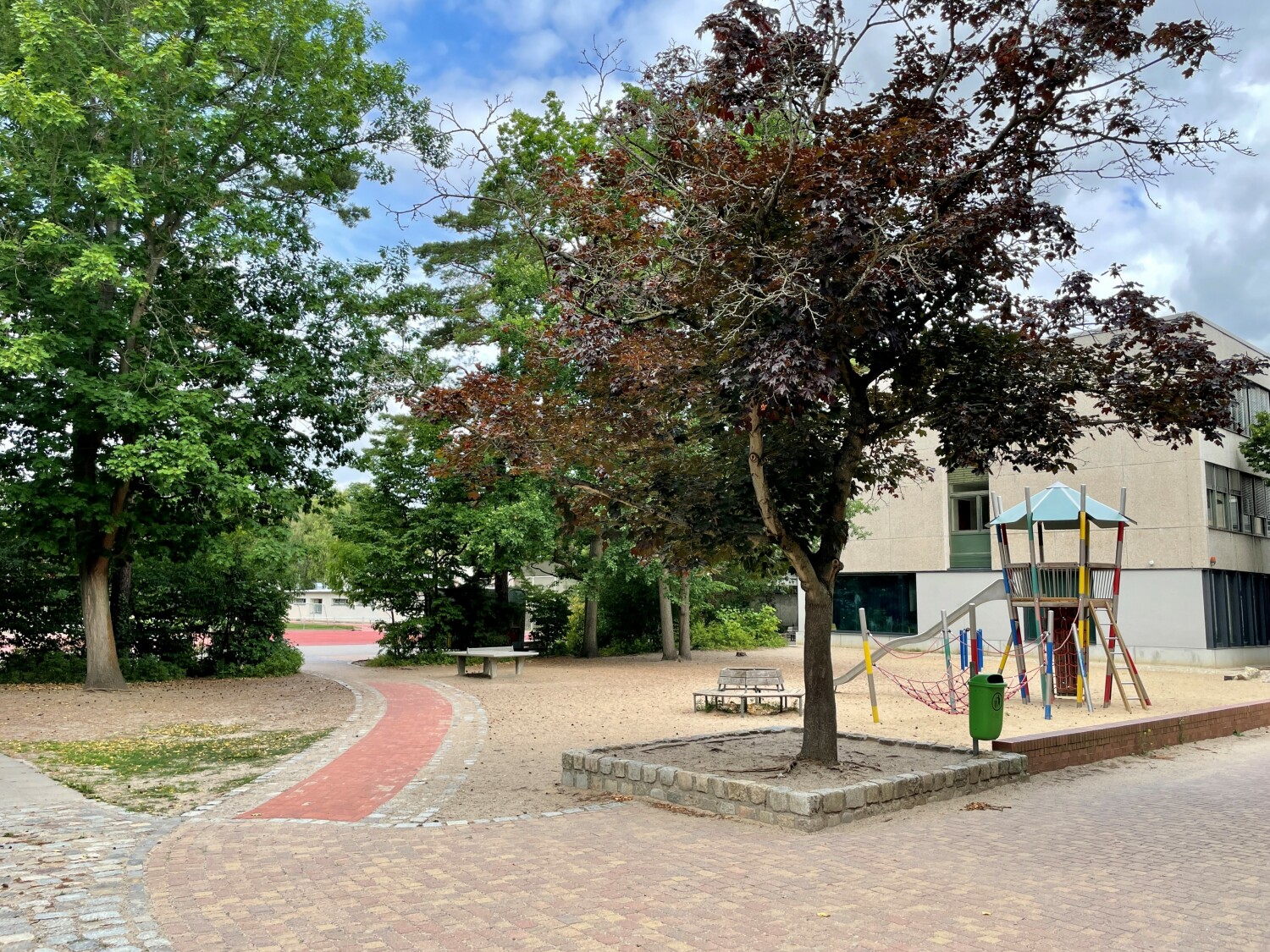 Werner-von-Siemens-Gymnasium - Schulhof