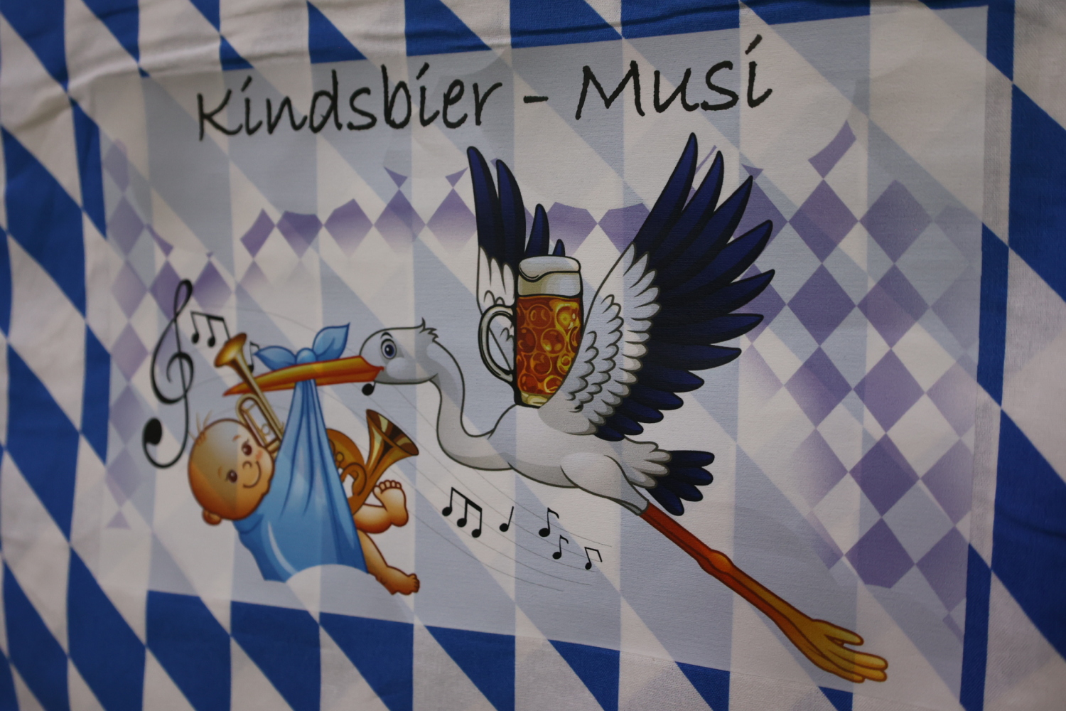 Auftritt der Blaskapelle Kindsbiermusi aus Bad Endorf am Chiemsee 01