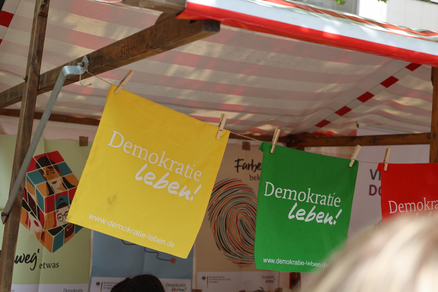 Demokratie leben - Ein Stand auf dem Herrmann-Ehlers-Platz