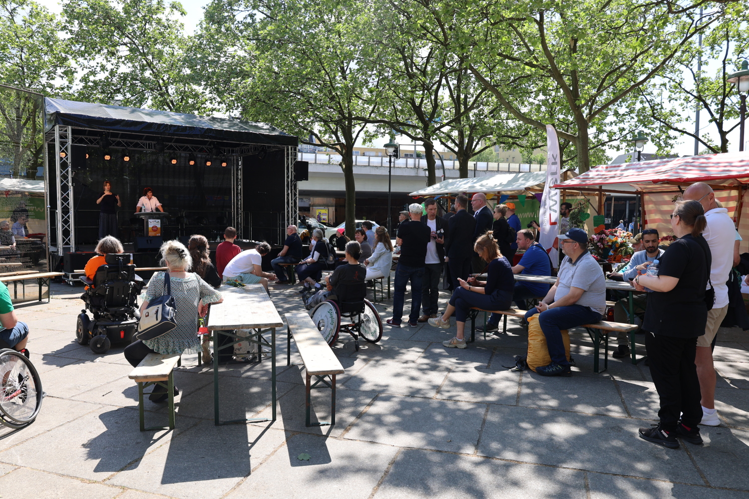 Eröffnung des Aktionstages BUNT VERBINDET auf dem Hermann-Ehlers-Platz