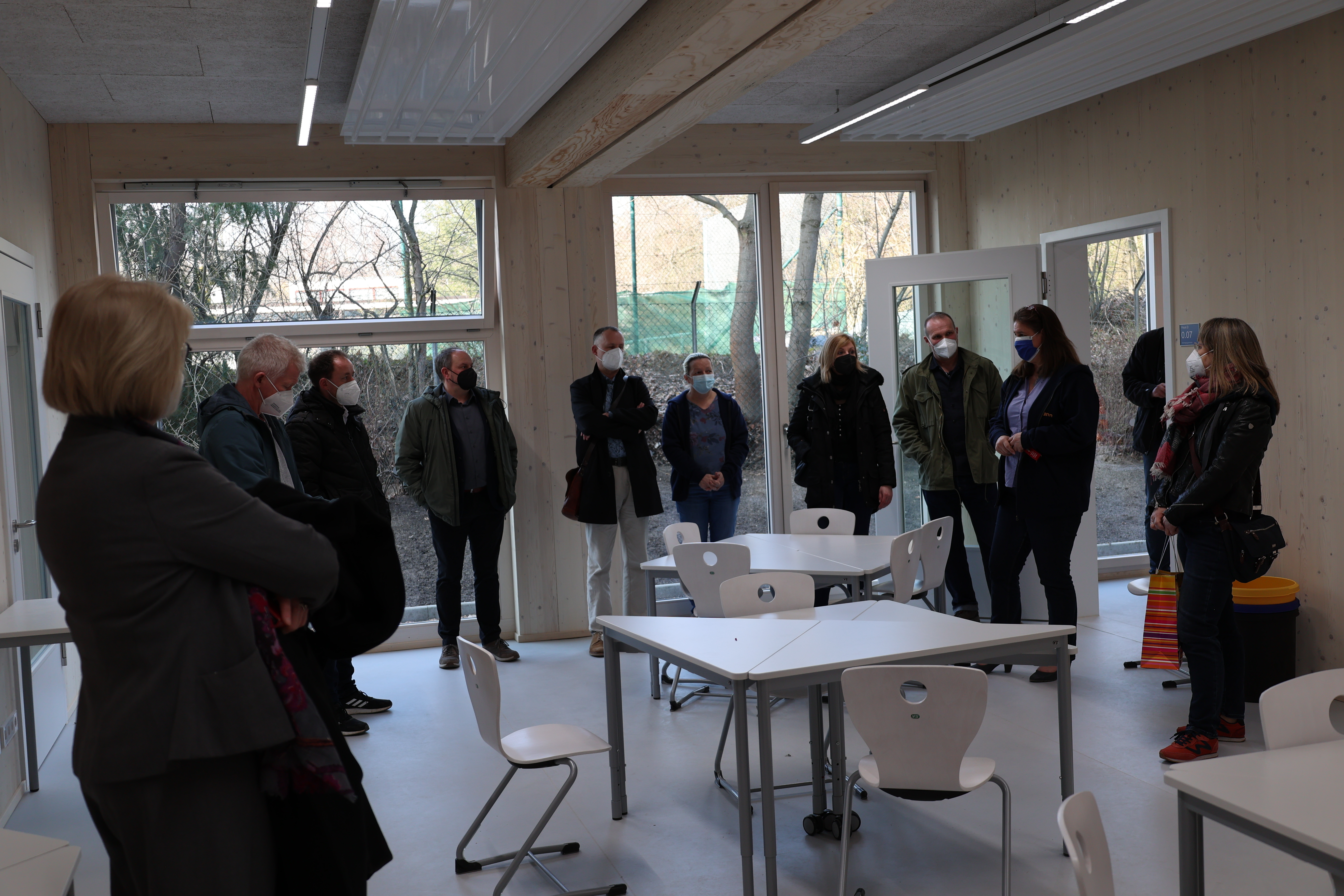 Besichtigung der Holz-MEB der Grundschule am Königsgraben