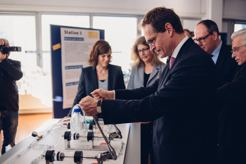 Der Regierende Bürgermeister Michael Müller Besucht Steglitz-Zehlendorf, hier beim Besuch der Fa. Knauer