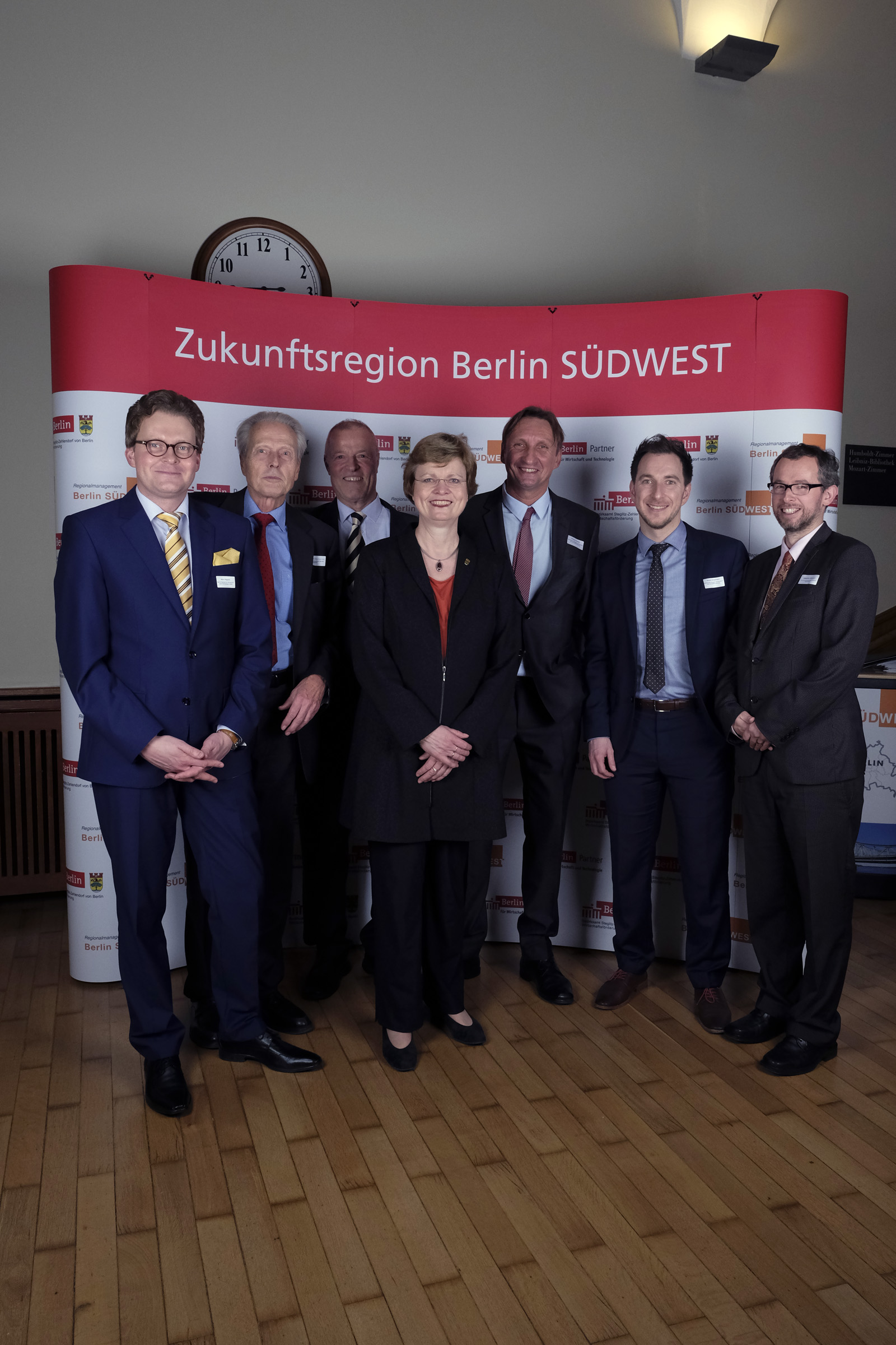 Die Gastgeber: (v.l.n.r.) Hr. Pappert (Berlin Partner), Hr. Dr. Baumgarten (RMSW), Hr. Grünke (RMSW), Bezriksbürgermeisterin Fr. Richter-Kotowski, Hr. Pawlik (Wifö), Hr. Wiesmann (Wifö), Hr. Clausert (RMSW)